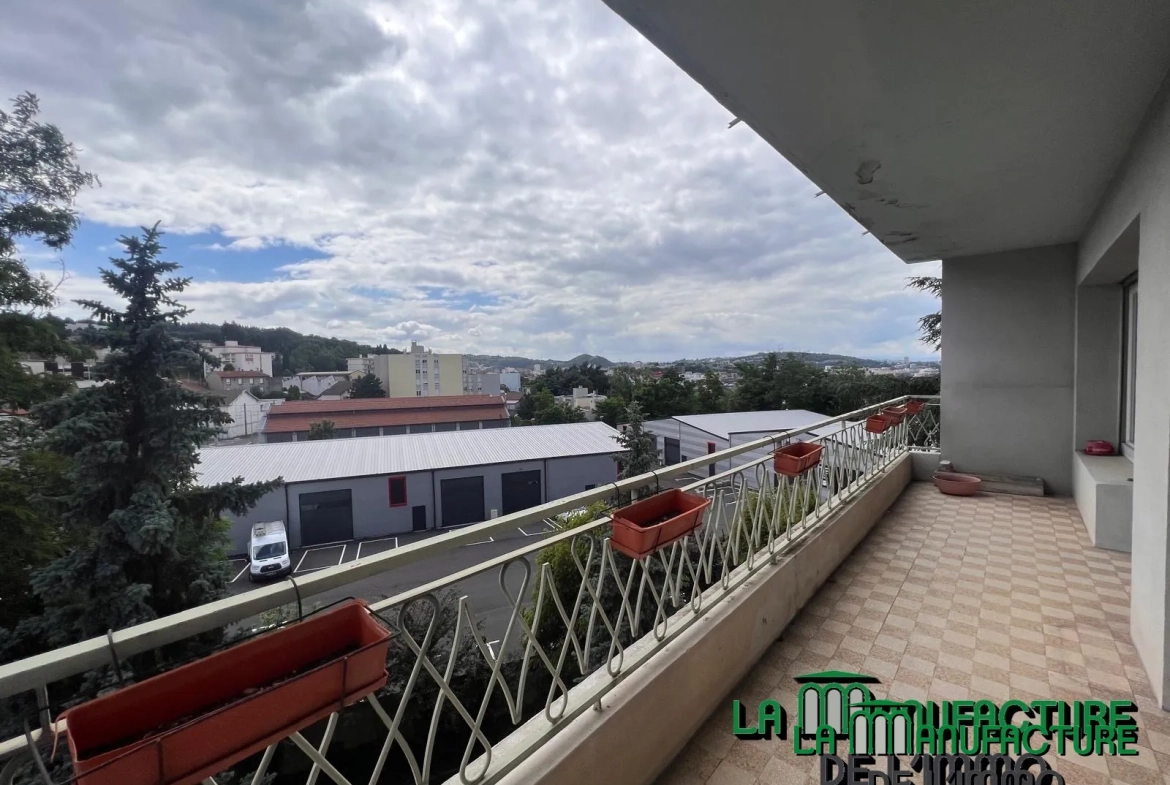 Appartement F5 lumineux avec balcons, cave et garage à Saint-Étienne Montieau 