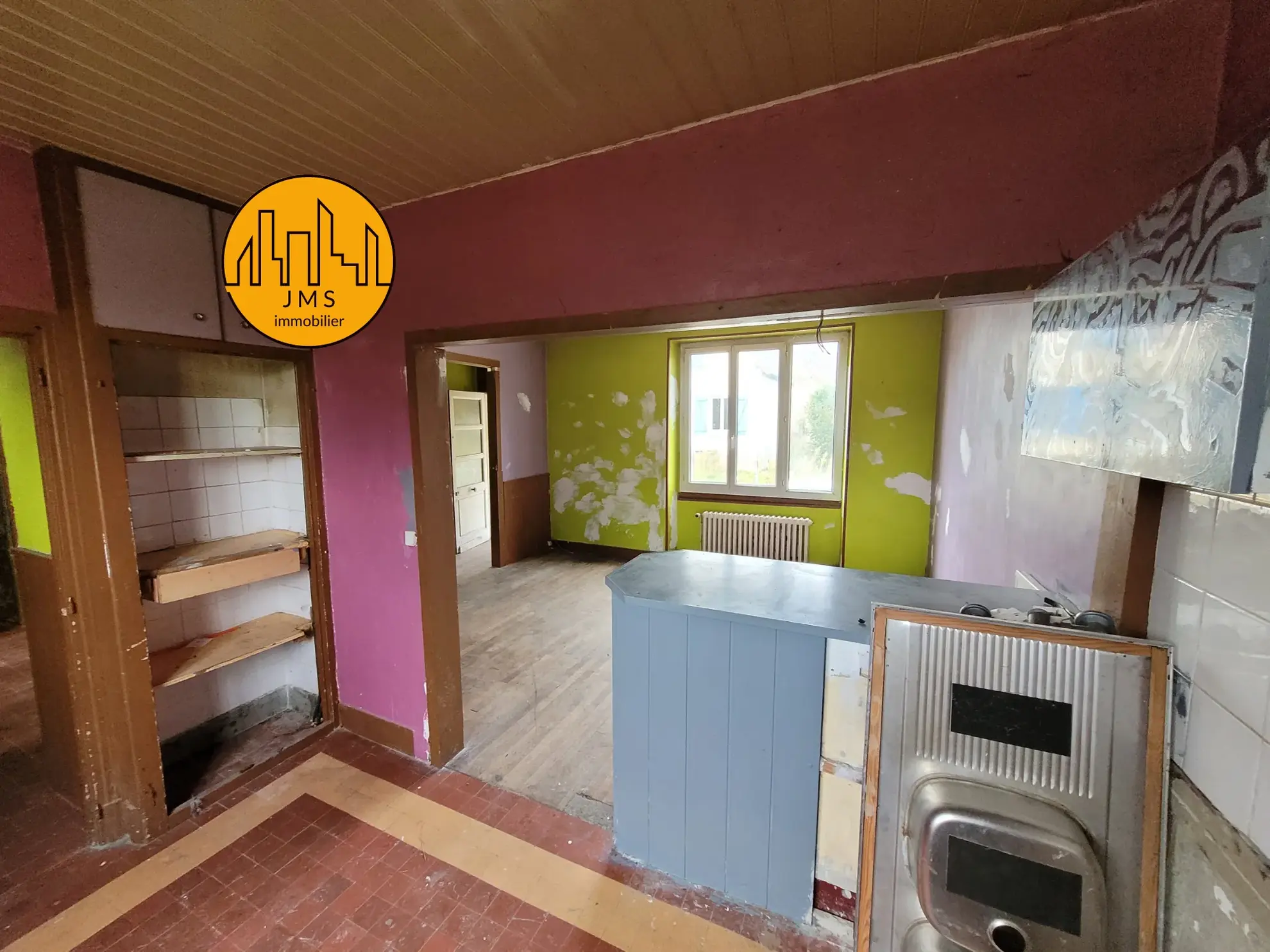 Maison à rénover à Villefranche d'Allier avec terrain de 580 m² 