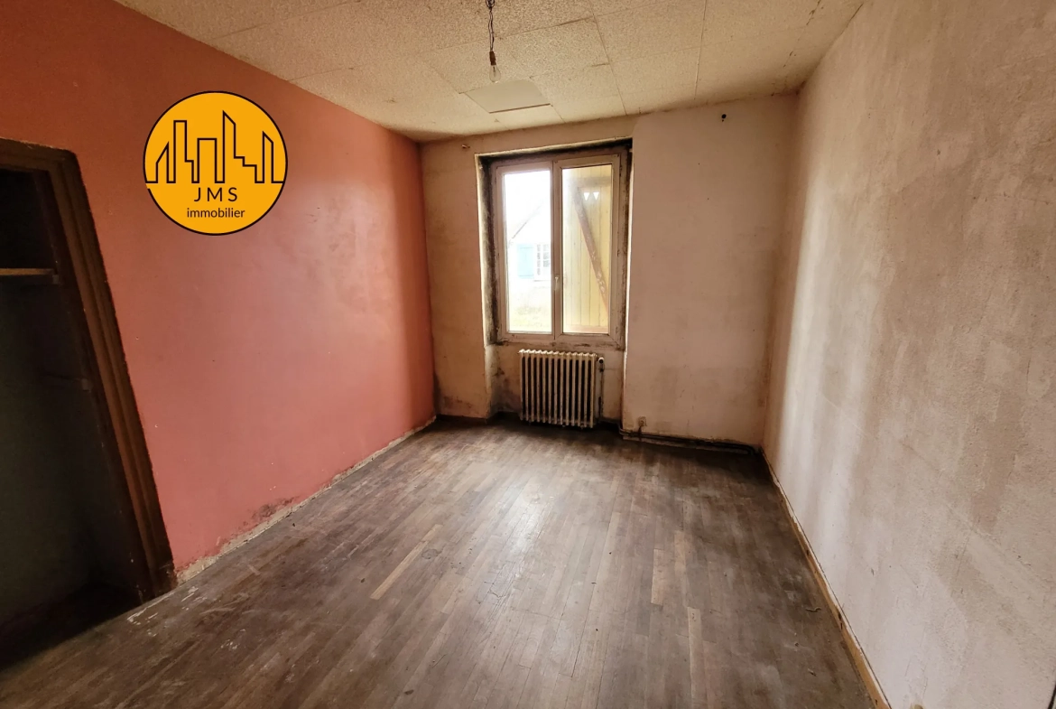 Maison à rénover à Villefranche d'Allier avec terrain de 580 m² 
