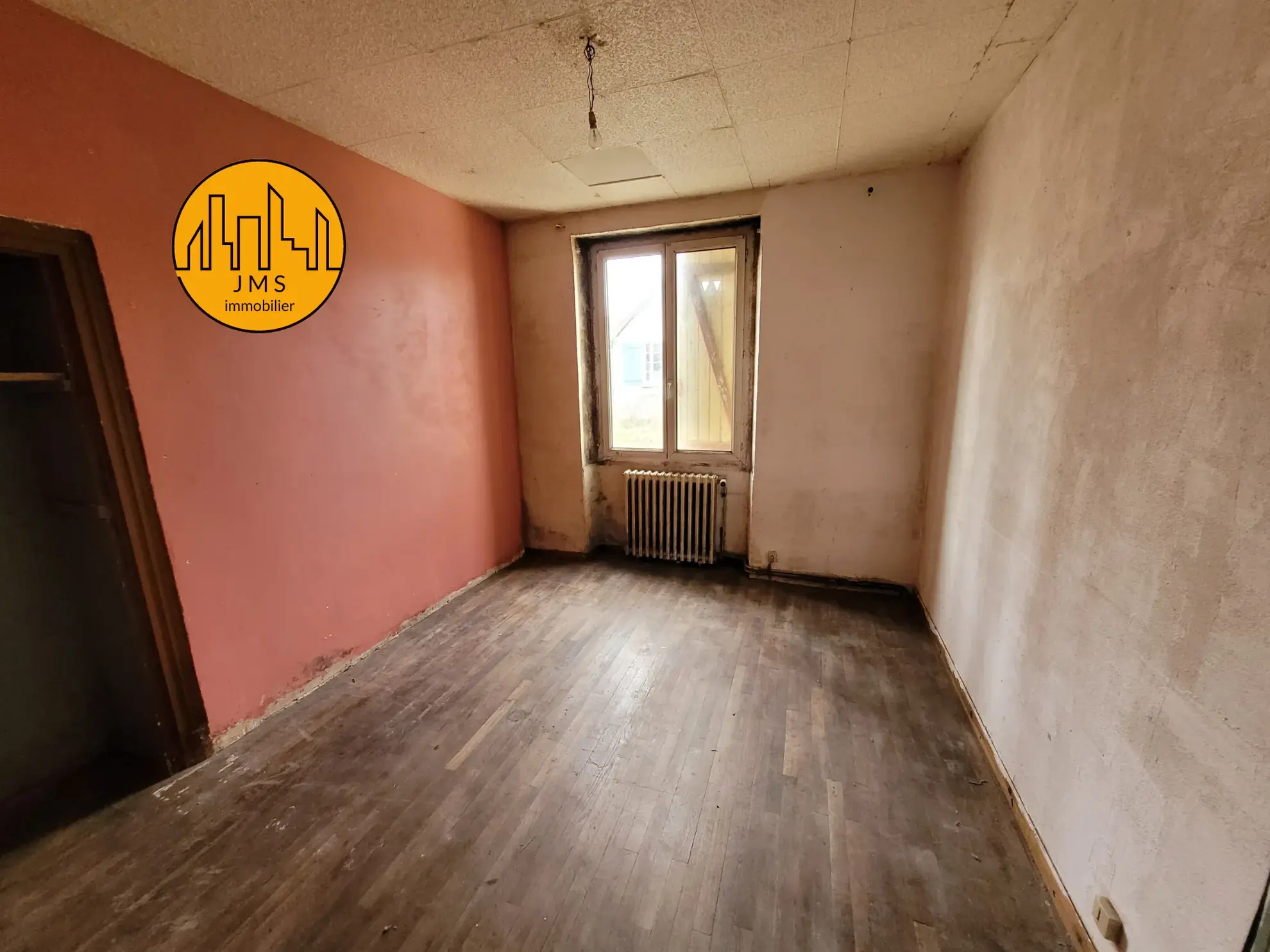 Maison à rénover à Villefranche d'Allier avec terrain de 580 m² 