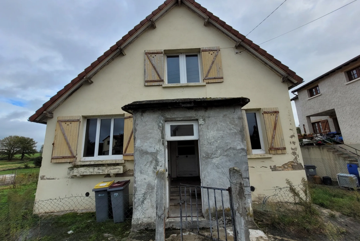 Maison à rénover à Villefranche d'Allier avec terrain de 580 m² 