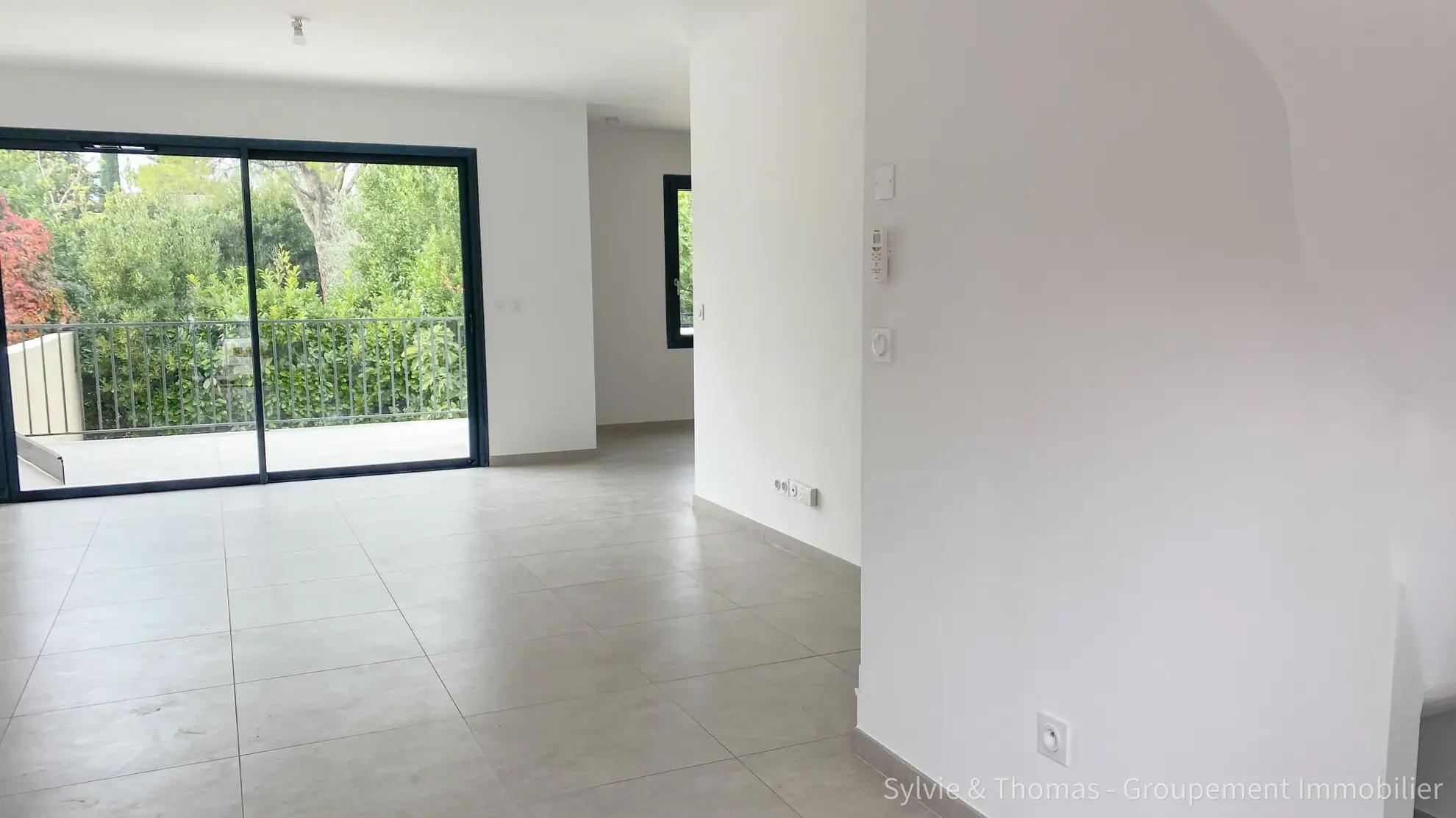 Maison neuve à Orange de 2020 avec garage, terrasse, cour et parking 
