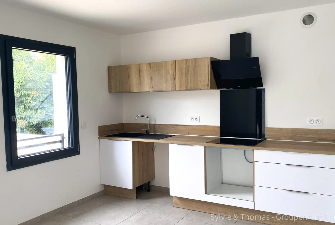 Maison neuve à Orange de 2020 avec garage, terrasse, cour et parking 