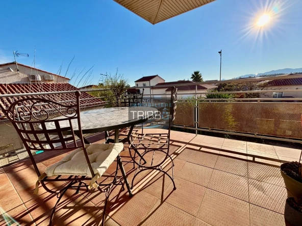 Appartement T4 avec terrasse, garage et vue à Pollestres 