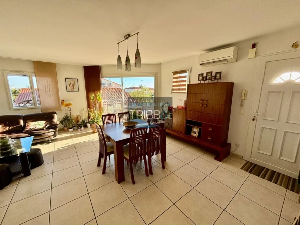 Appartement T4 avec terrasse, garage et vue à Pollestres 