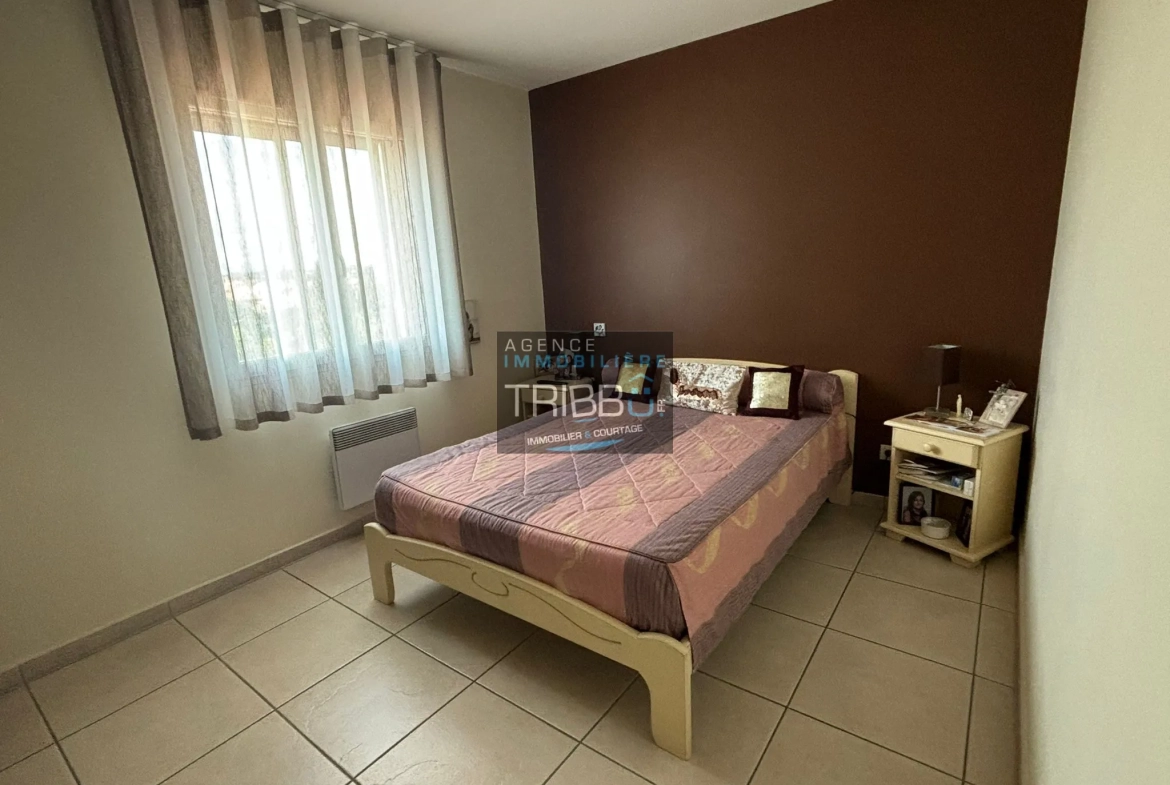 Appartement T4 avec terrasse, garage et vue à Pollestres 