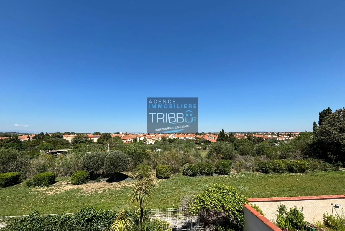 Appartement T4 avec terrasse, garage et vue à Pollestres 