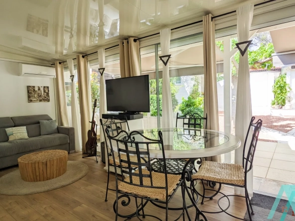 Charmante maison de 60 m² avec jardin et piscine au Castellet en vente 
