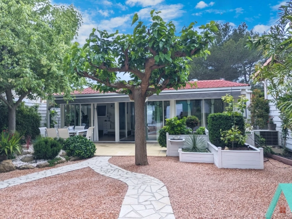 Charmante maison de 60 m² avec jardin et piscine au Castellet en vente 