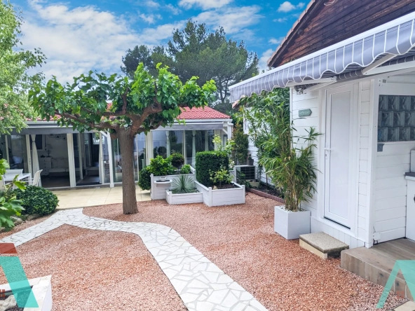 Charmante maison de 60 m² avec jardin et piscine au Castellet en vente 