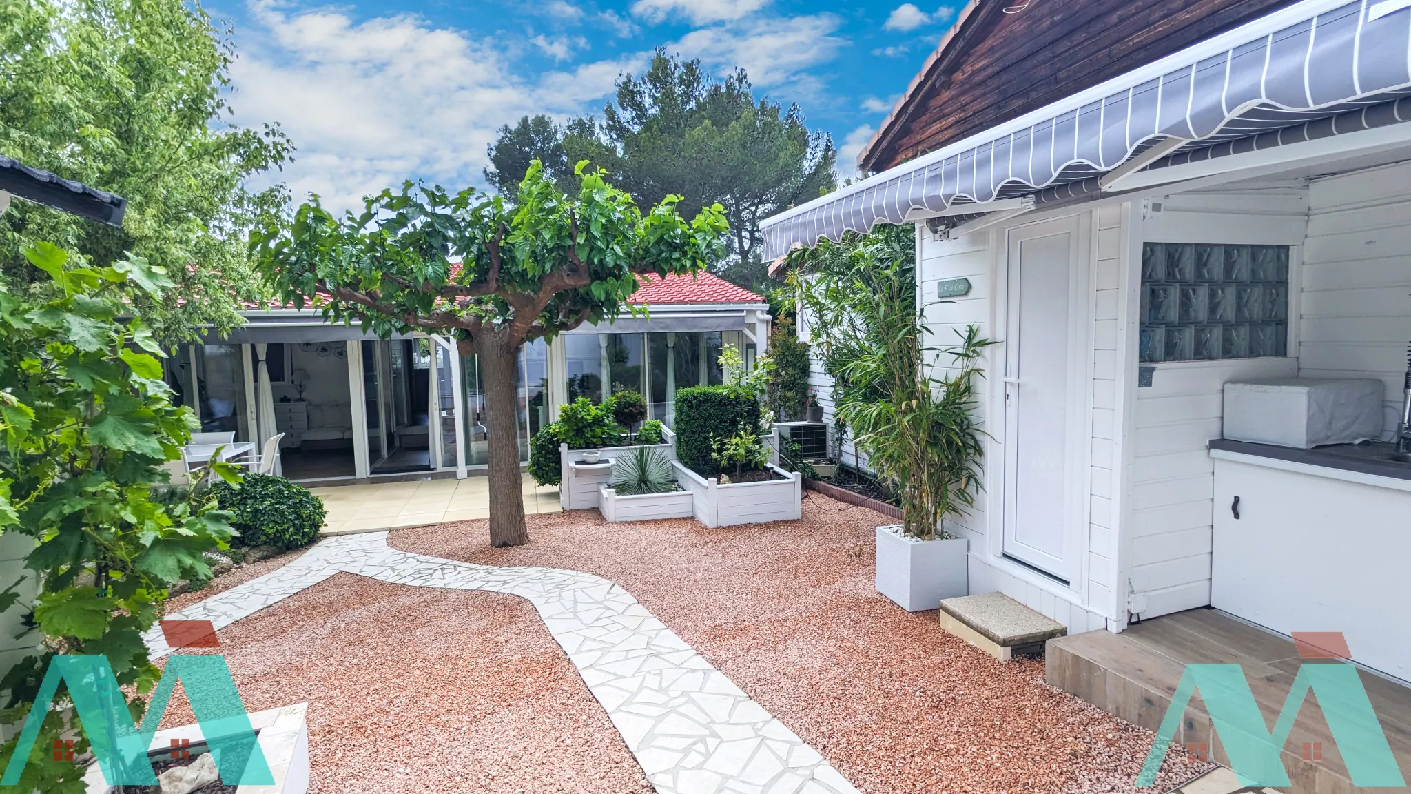 Charmante maison de 60 m² avec jardin et piscine au Castellet en vente 