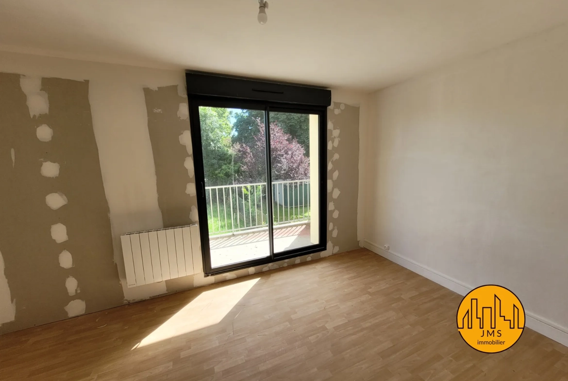 Maison mitoyenne à Yzeure avec jardin, garage et potentiel d'extension 