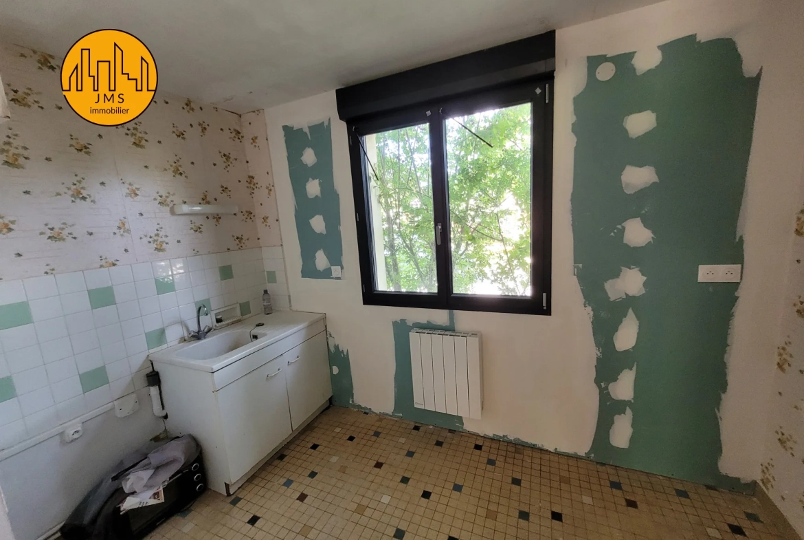 Maison mitoyenne à Yzeure avec jardin, garage et potentiel d'extension 