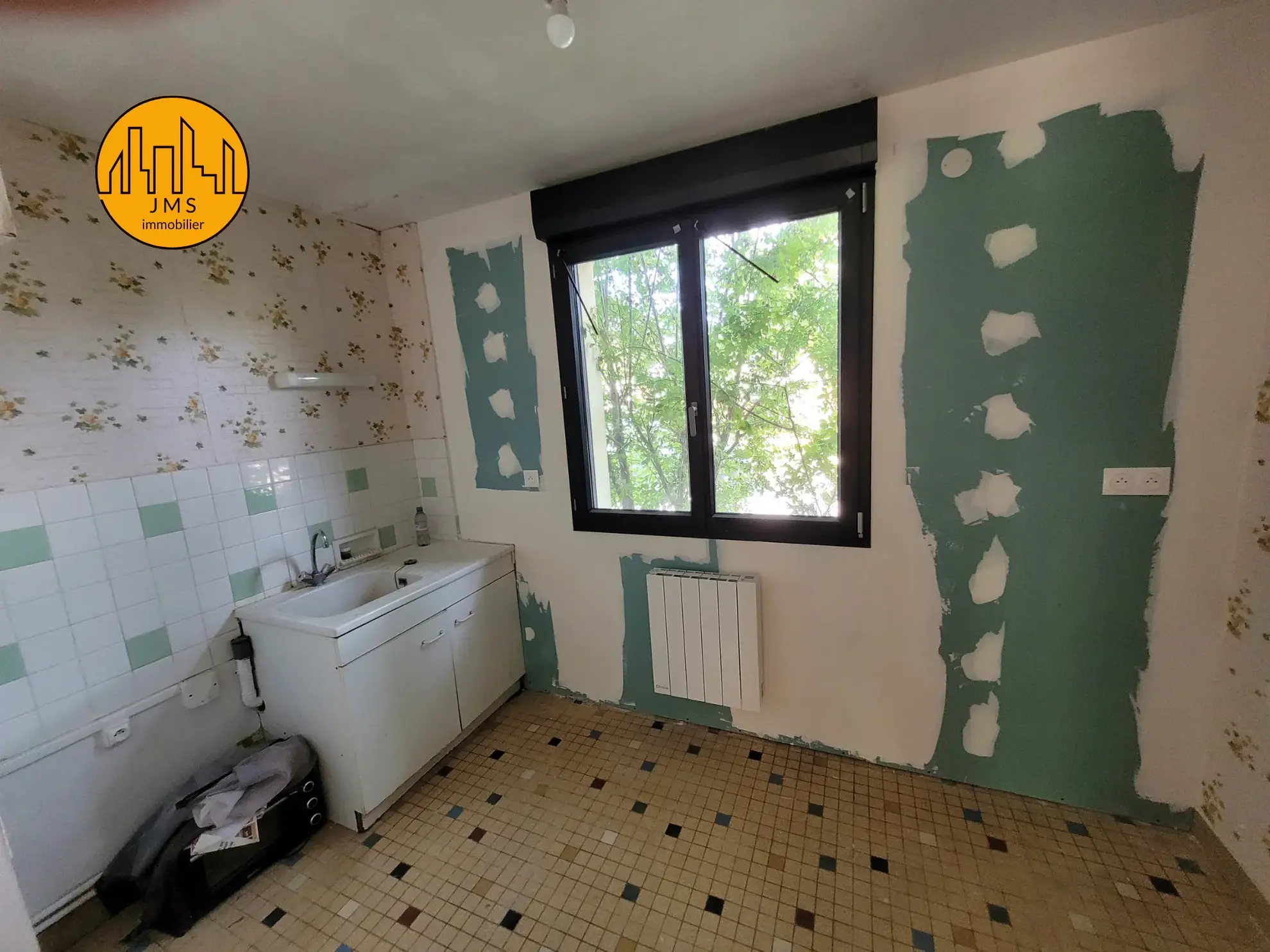Maison mitoyenne à Yzeure avec jardin, garage et potentiel d'extension 