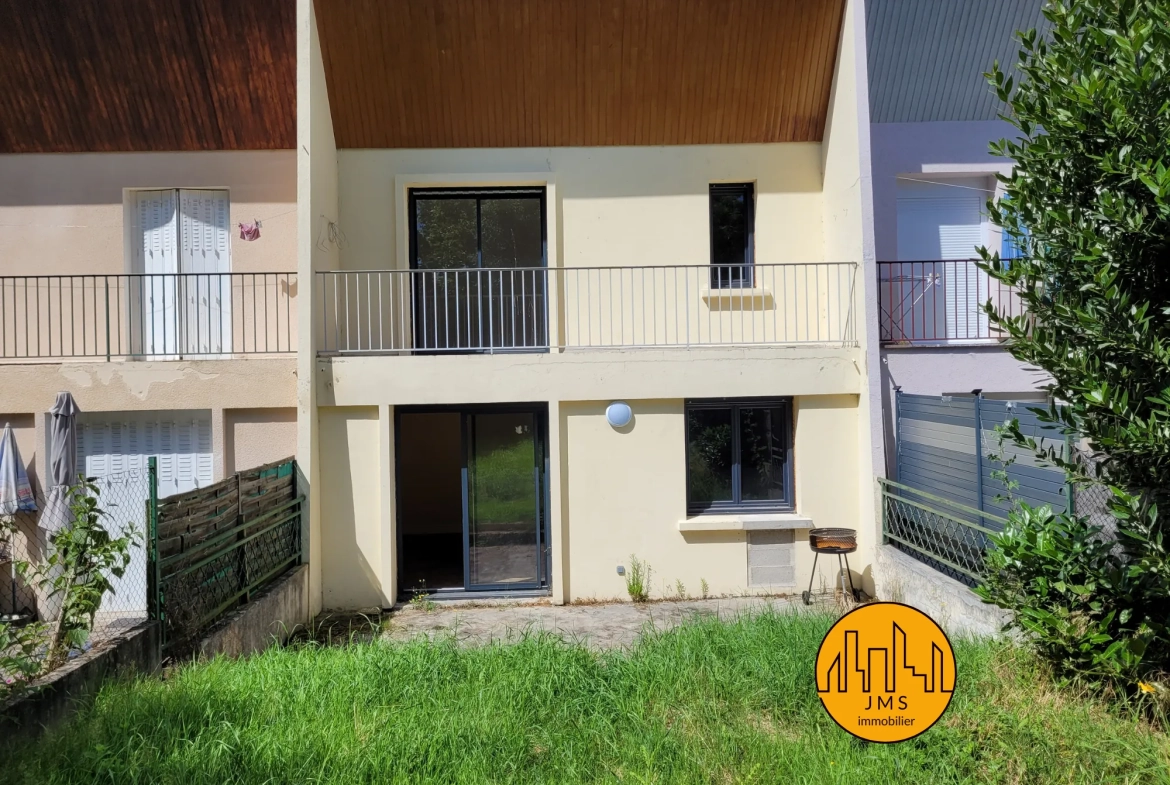 Maison mitoyenne à Yzeure avec jardin, garage et potentiel d'extension 