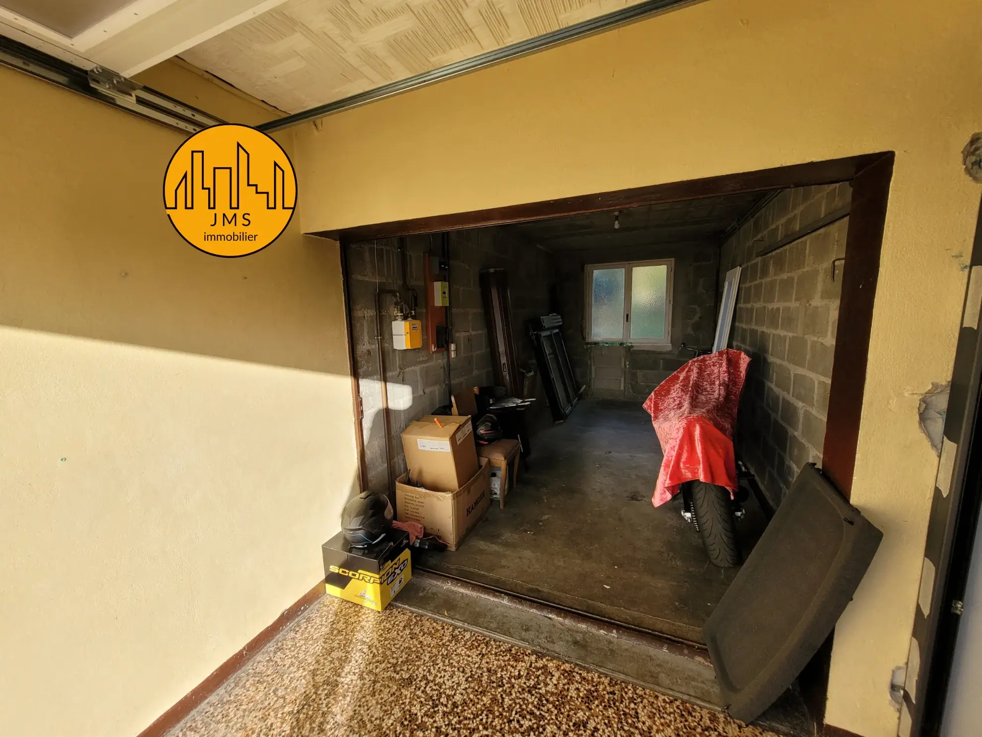 Maison mitoyenne à Yzeure avec jardin, garage et potentiel d'extension 