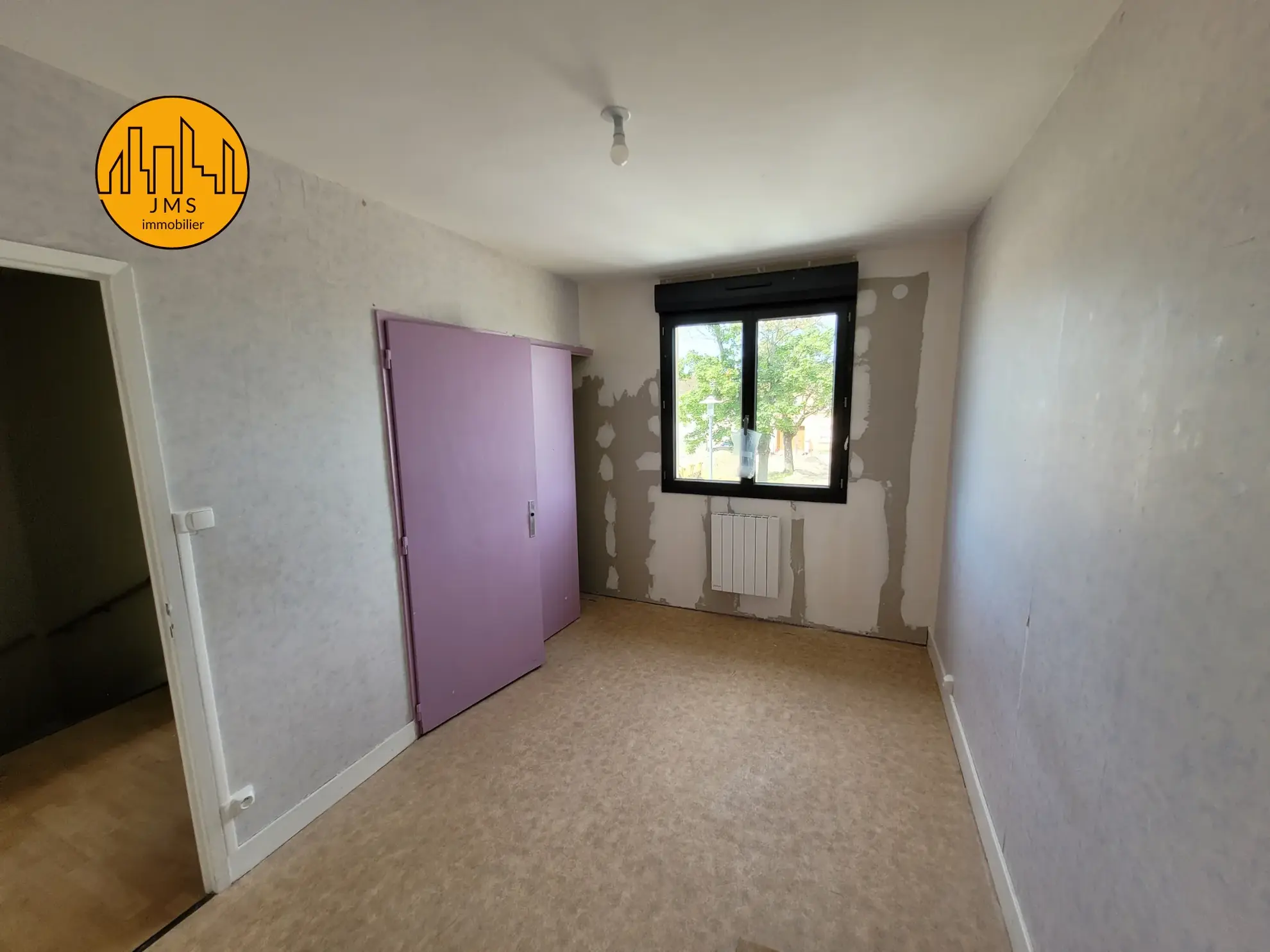 Maison mitoyenne à Yzeure avec jardin, garage et potentiel d'extension 