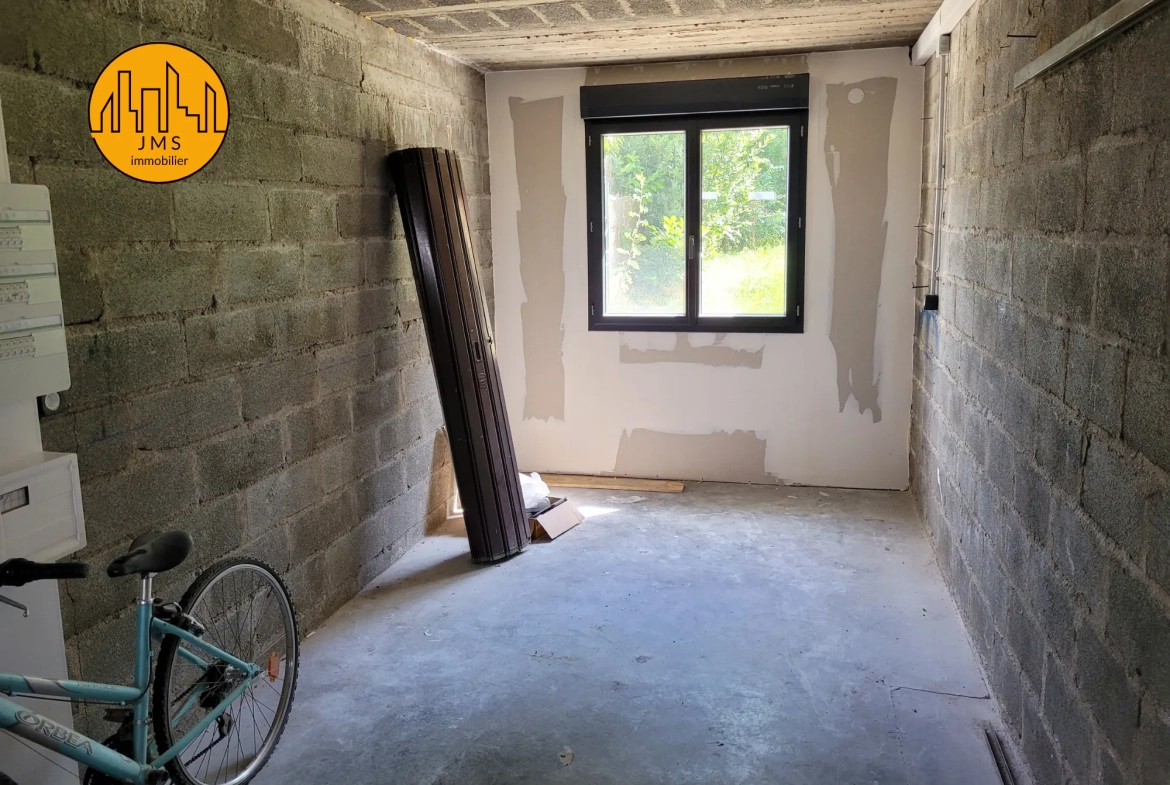 Maison mitoyenne à Yzeure avec jardin, garage et potentiel d'extension 
