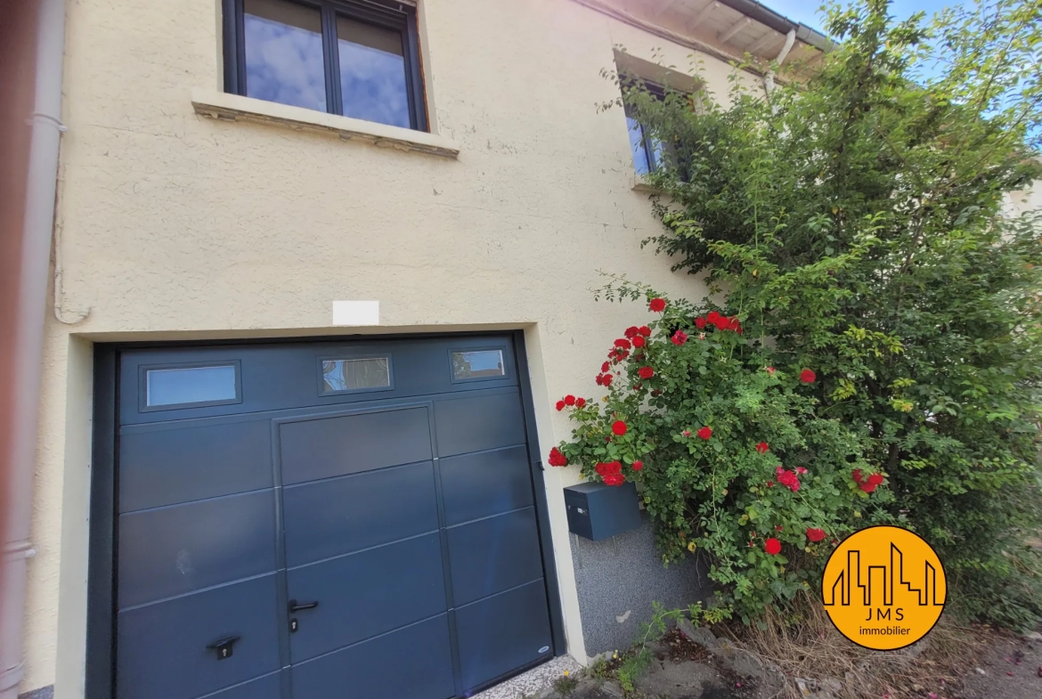 Maison mitoyenne à Yzeure avec jardin, garage et potentiel d'extension 
