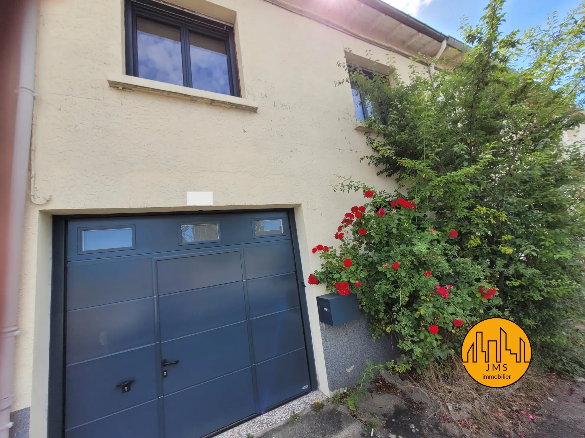 Maison mitoyenne à Yzeure avec jardin, garage et potentiel d'extension 