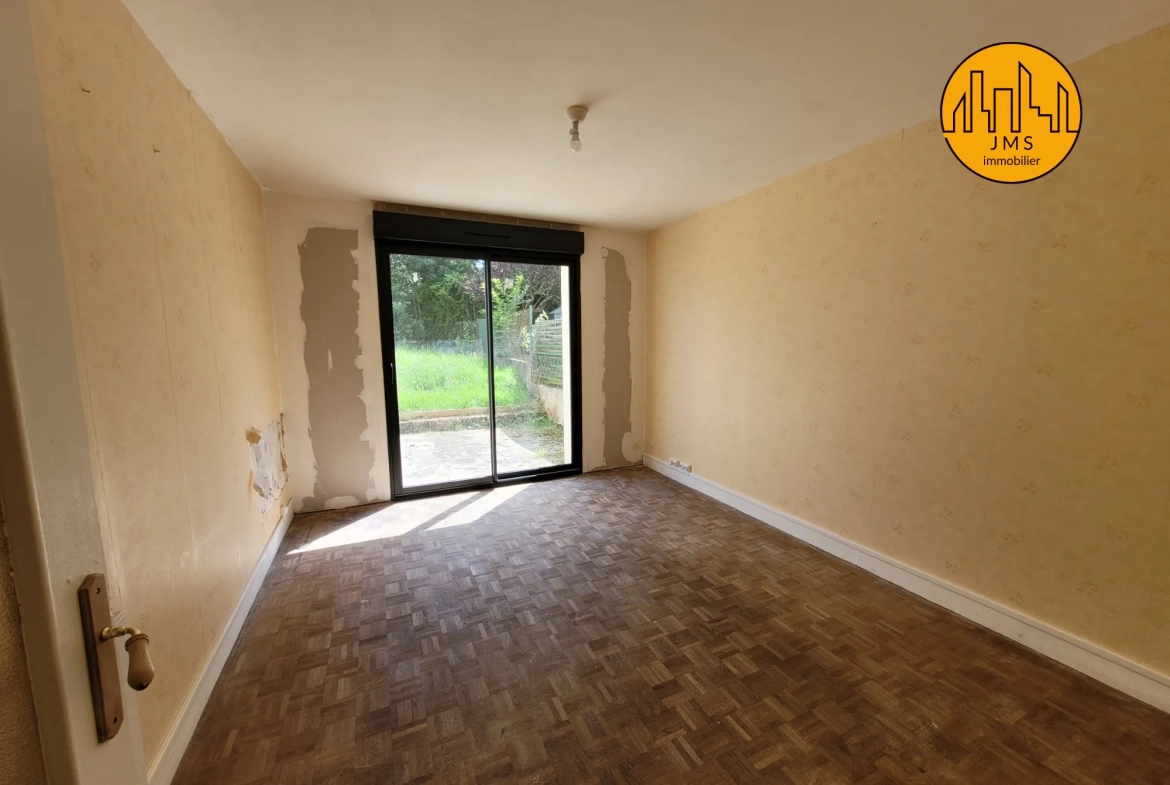 Maison mitoyenne à Yzeure avec jardin, garage et potentiel d'extension 