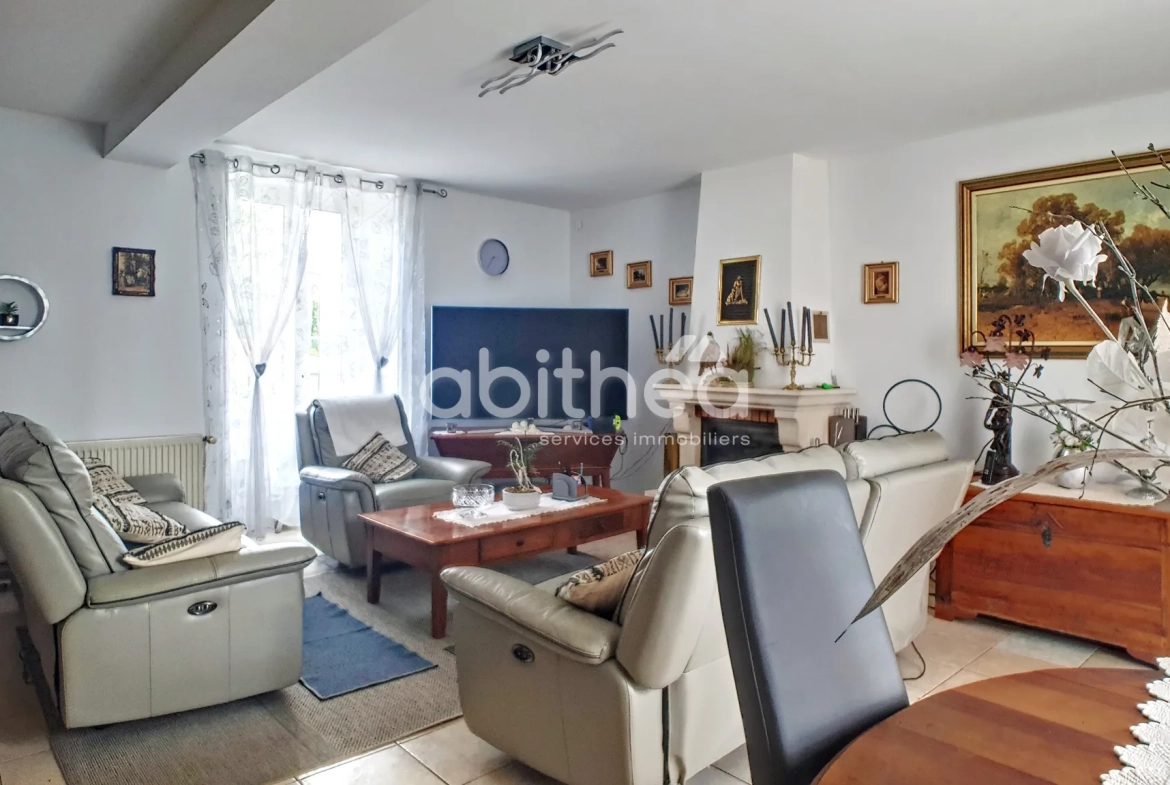 Maison charentaise spacieuse de 148 m² à Genouillac – 4 chambres, garage, jardin 