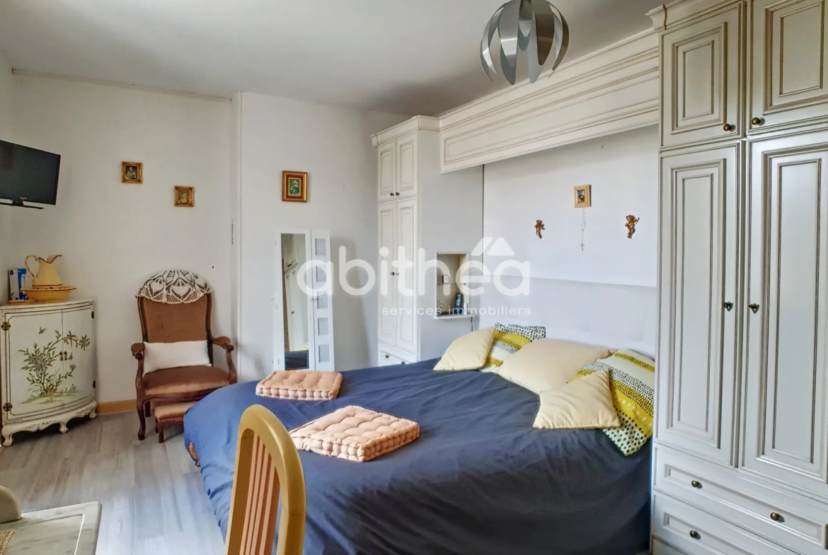 Maison charentaise spacieuse de 148 m² à Genouillac – 4 chambres, garage, jardin 