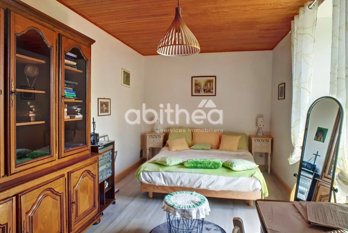 Maison charentaise spacieuse de 148 m² à Genouillac – 4 chambres, garage, jardin 