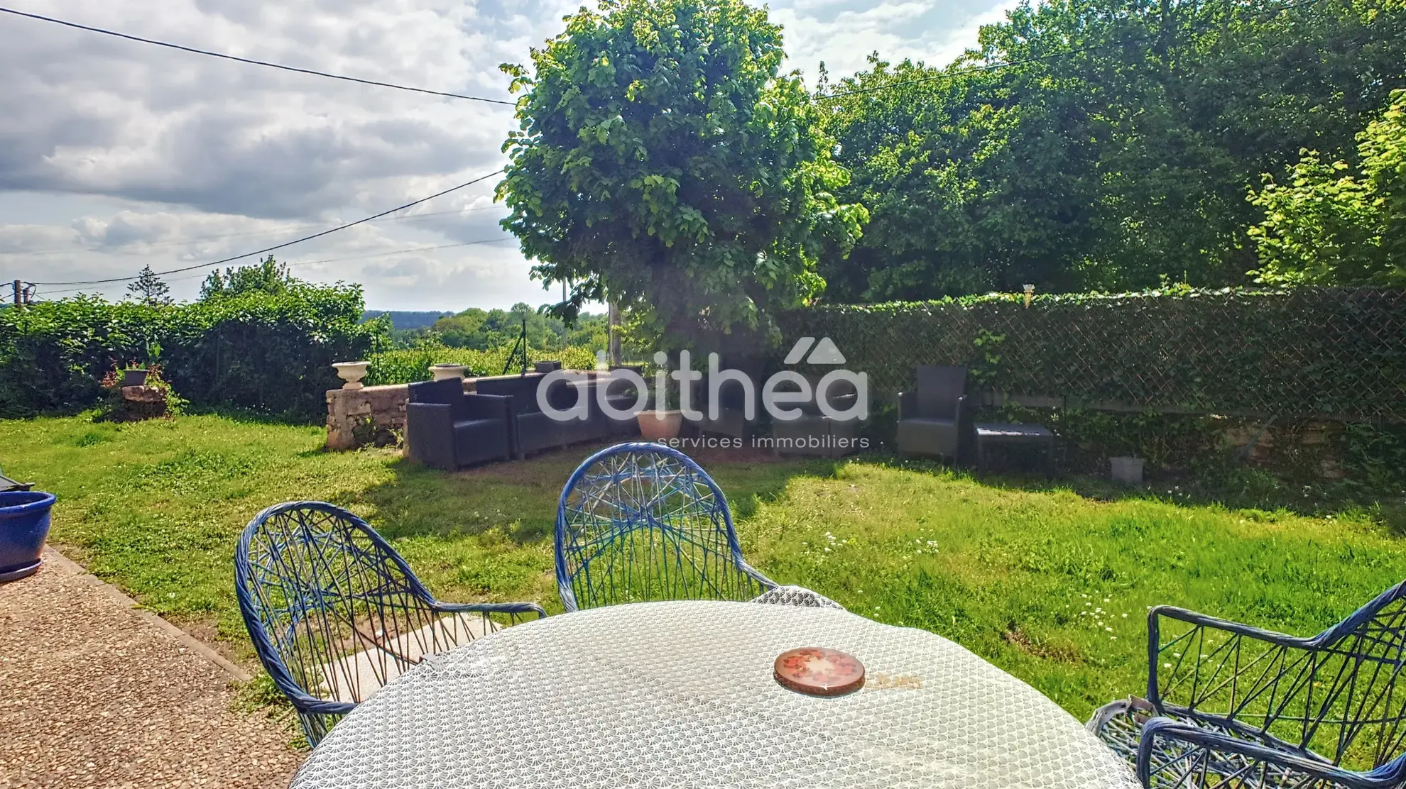 Maison charentaise spacieuse de 148 m² à Genouillac – 4 chambres, garage, jardin 