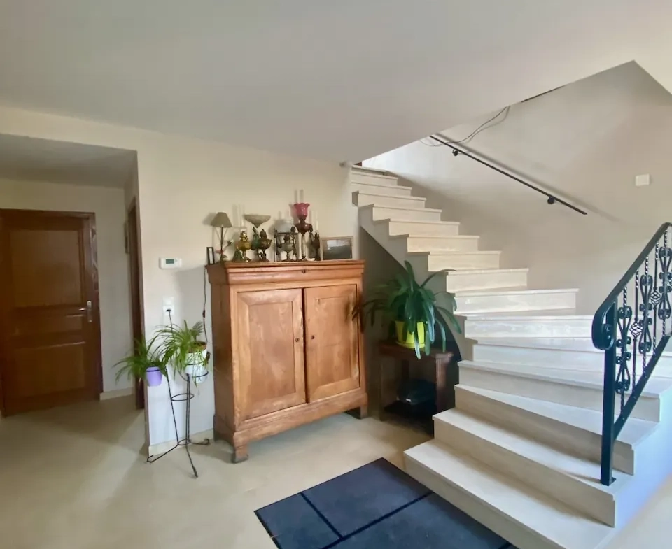 Superbe maison de 260 m² à Maubeuge avec jardin et rénovation récente 