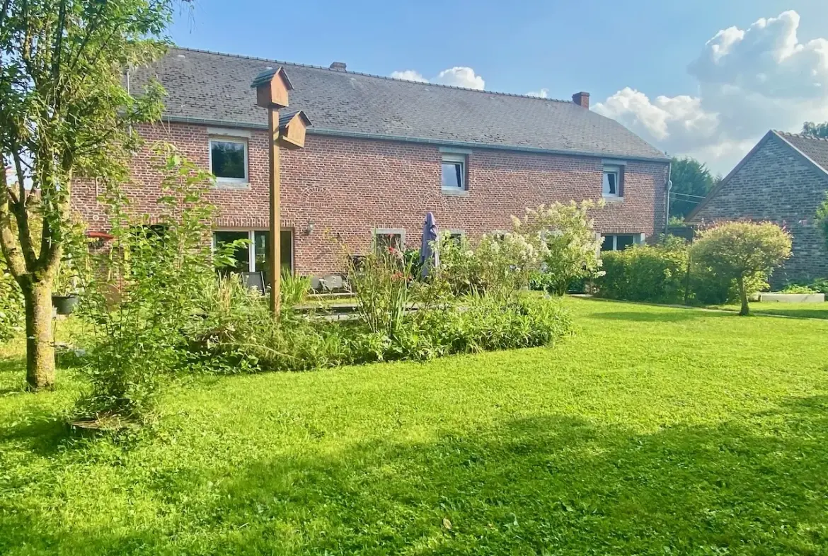 Superbe maison de 260 m² à Maubeuge avec jardin et rénovation récente 