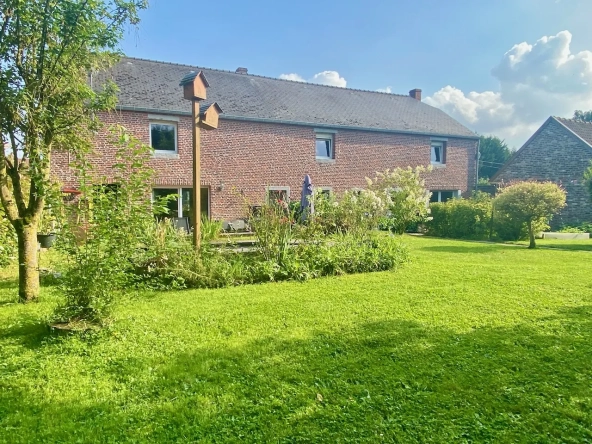 Superbe maison de 260 m² à Maubeuge avec jardin et rénovation récente