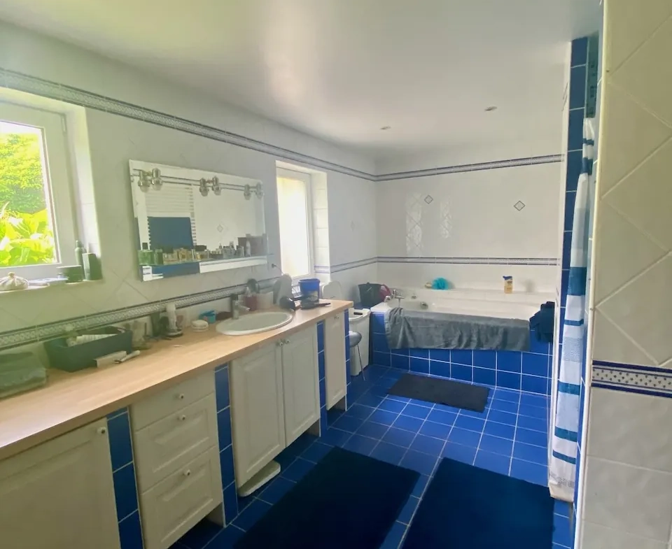 Superbe maison de 260 m² à Maubeuge avec jardin et rénovation récente 
