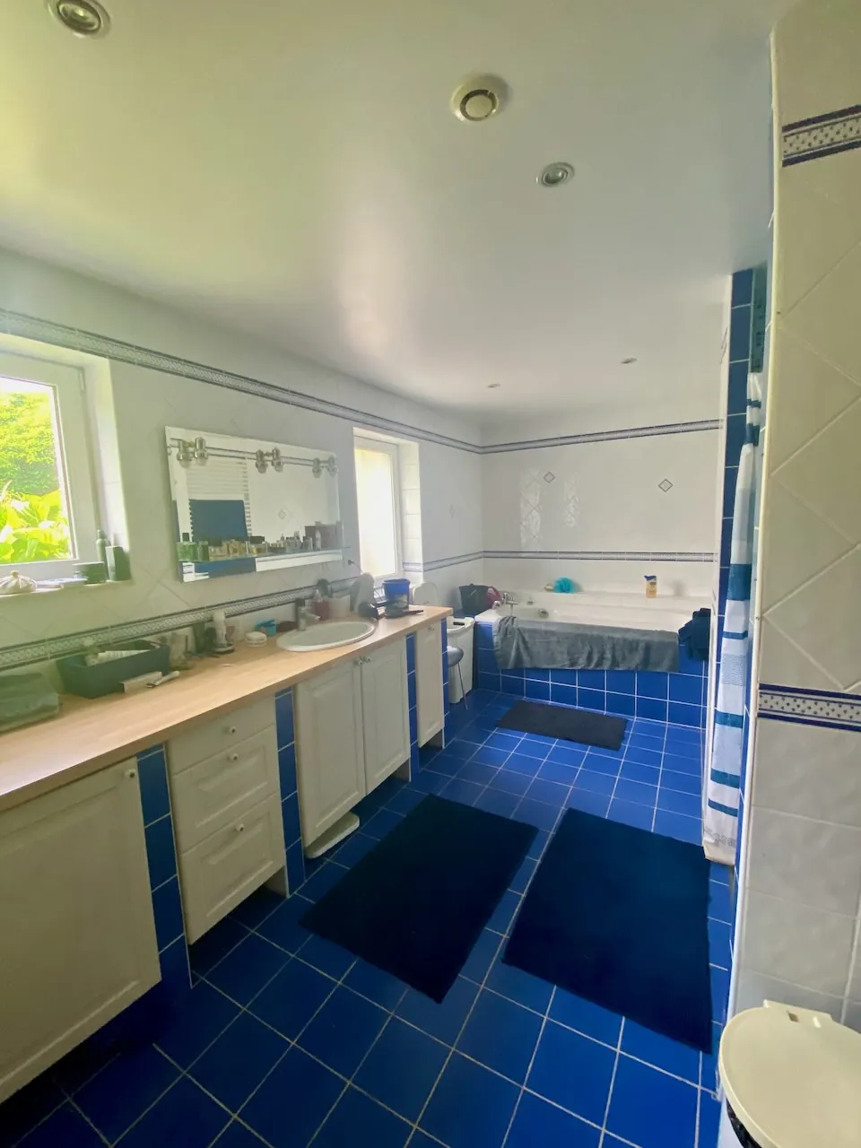 Superbe maison de 260 m² à Maubeuge avec jardin et rénovation récente 