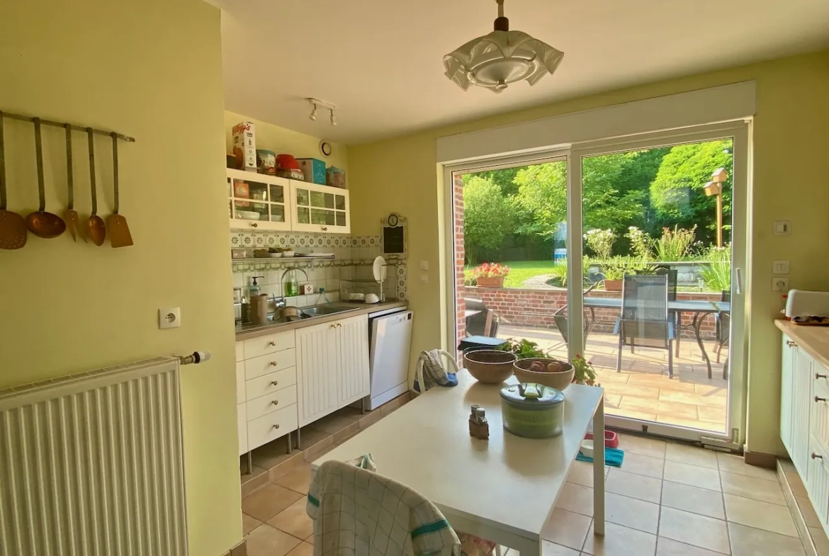 Superbe maison de 260 m² à Maubeuge avec jardin et rénovation récente 