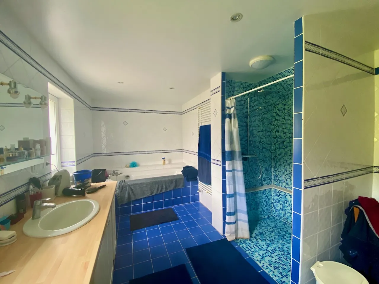 Superbe maison de 260 m² à Maubeuge avec jardin et rénovation récente 