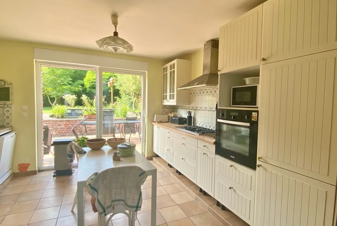 Superbe maison de 260 m² à Maubeuge avec jardin et rénovation récente 