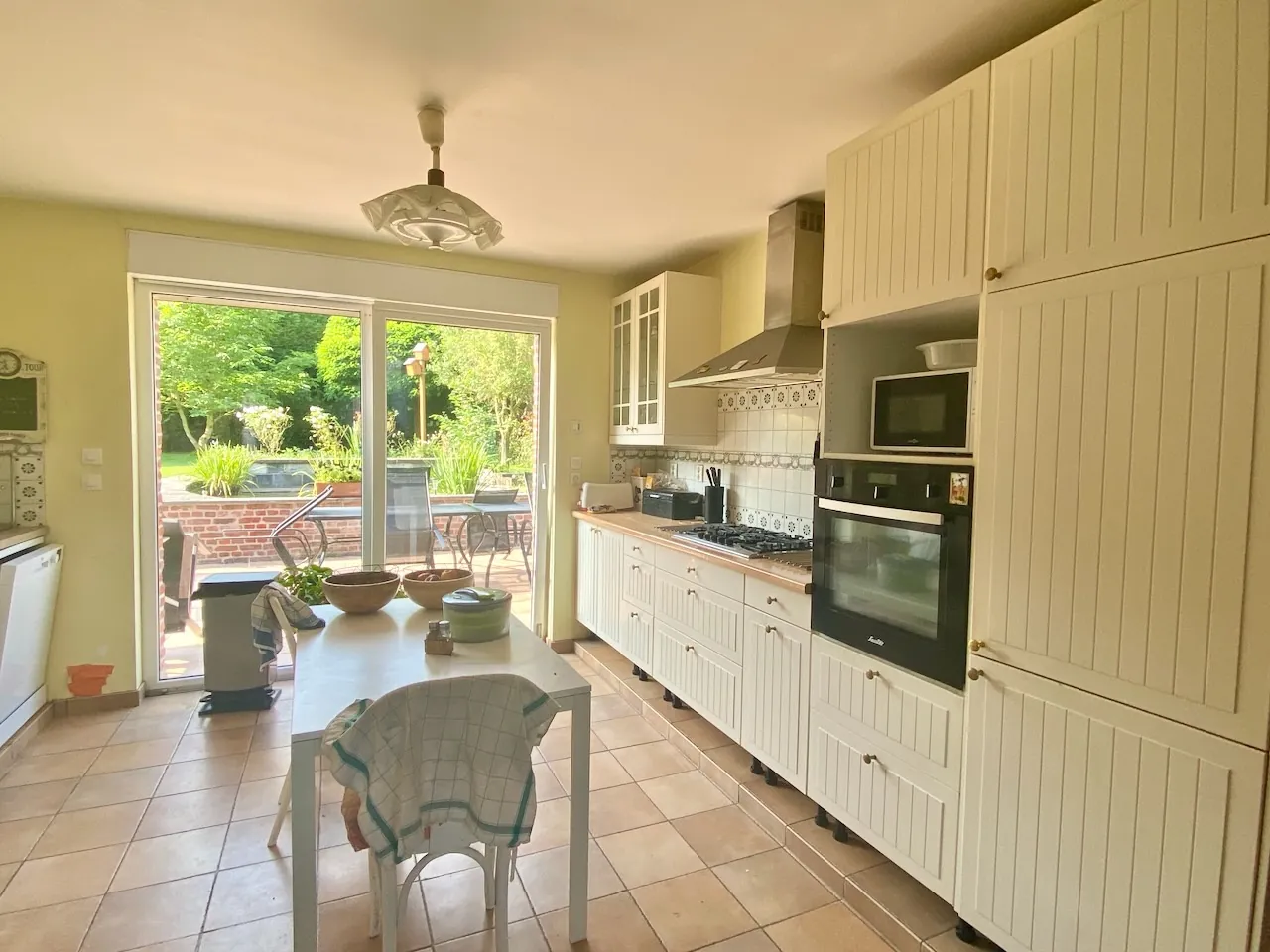 Superbe maison de 260 m² à Maubeuge avec jardin et rénovation récente 