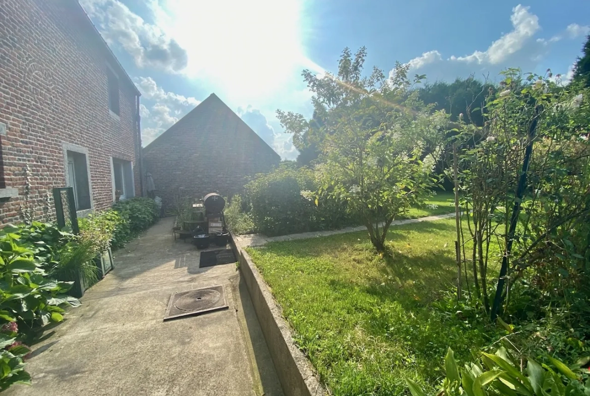Superbe maison de 260 m² à Maubeuge avec jardin et rénovation récente 