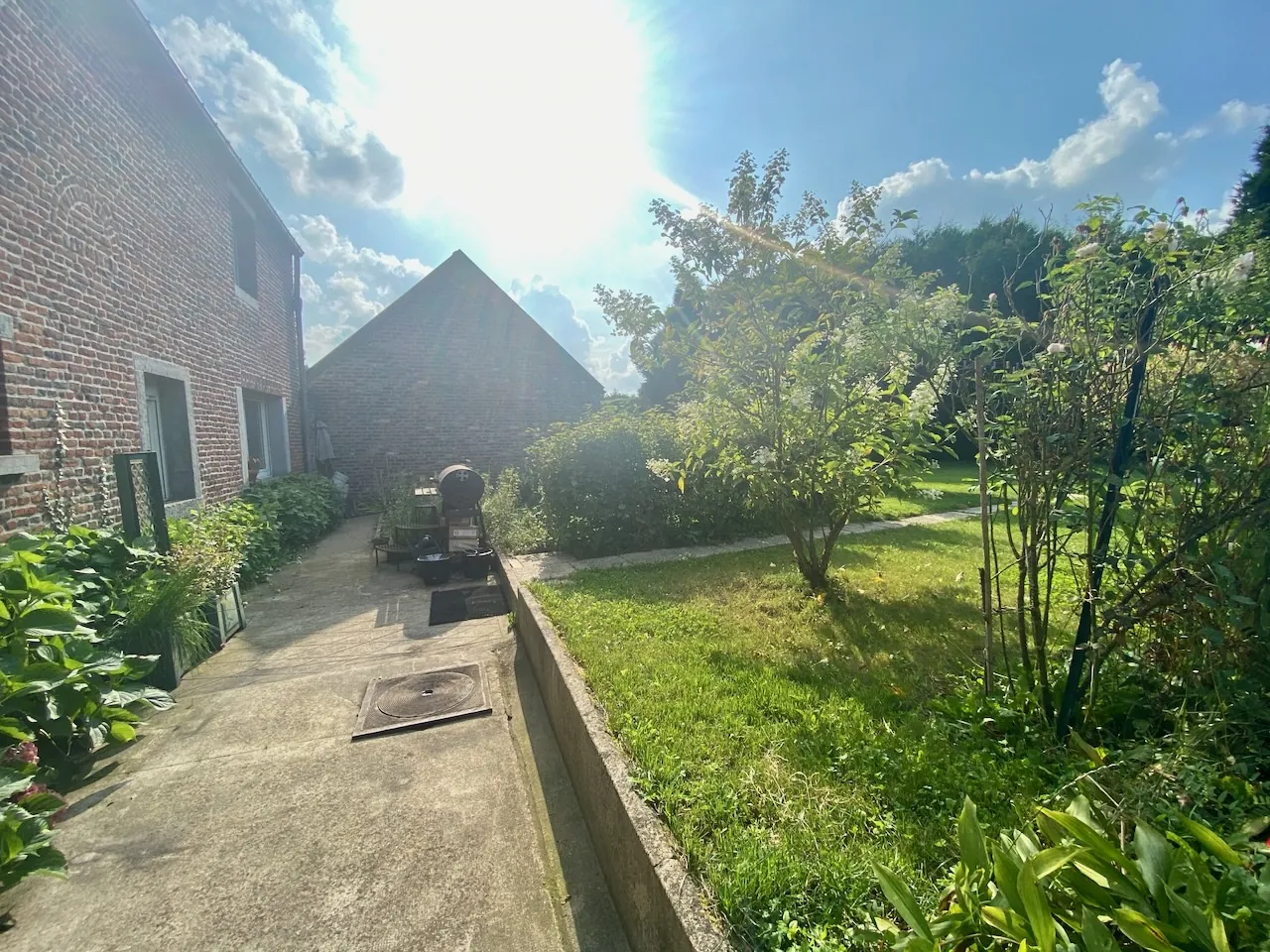 Superbe maison de 260 m² à Maubeuge avec jardin et rénovation récente 
