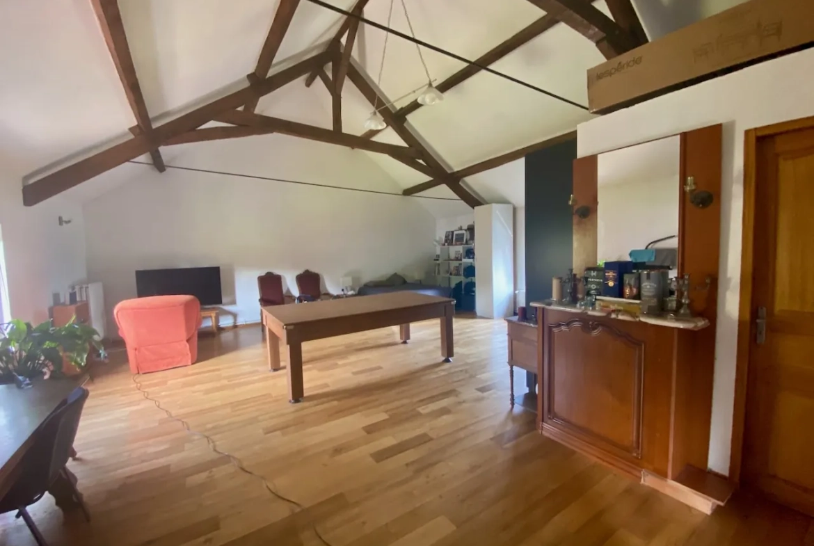 Superbe maison de 260 m² à Maubeuge avec jardin et rénovation récente 