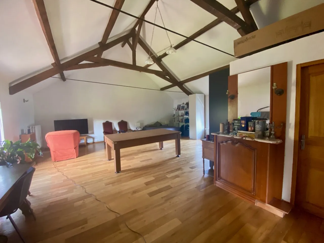 Superbe maison de 260 m² à Maubeuge avec jardin et rénovation récente 