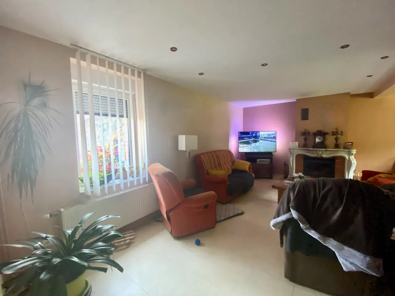Superbe maison de 260 m² à Maubeuge avec jardin et rénovation récente 