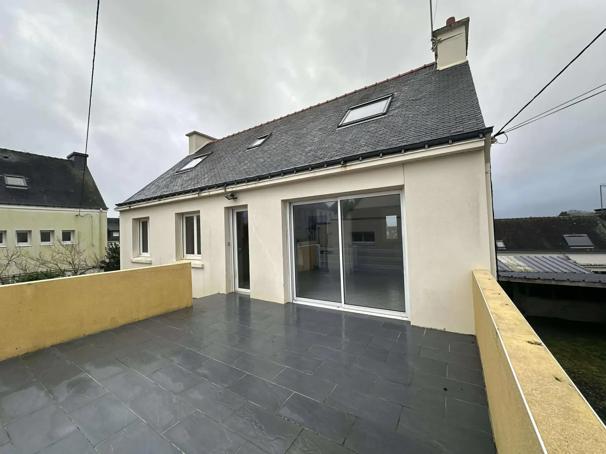 Maison à Baud avec 4 chambres, terrasse EST et sous-sol complet 