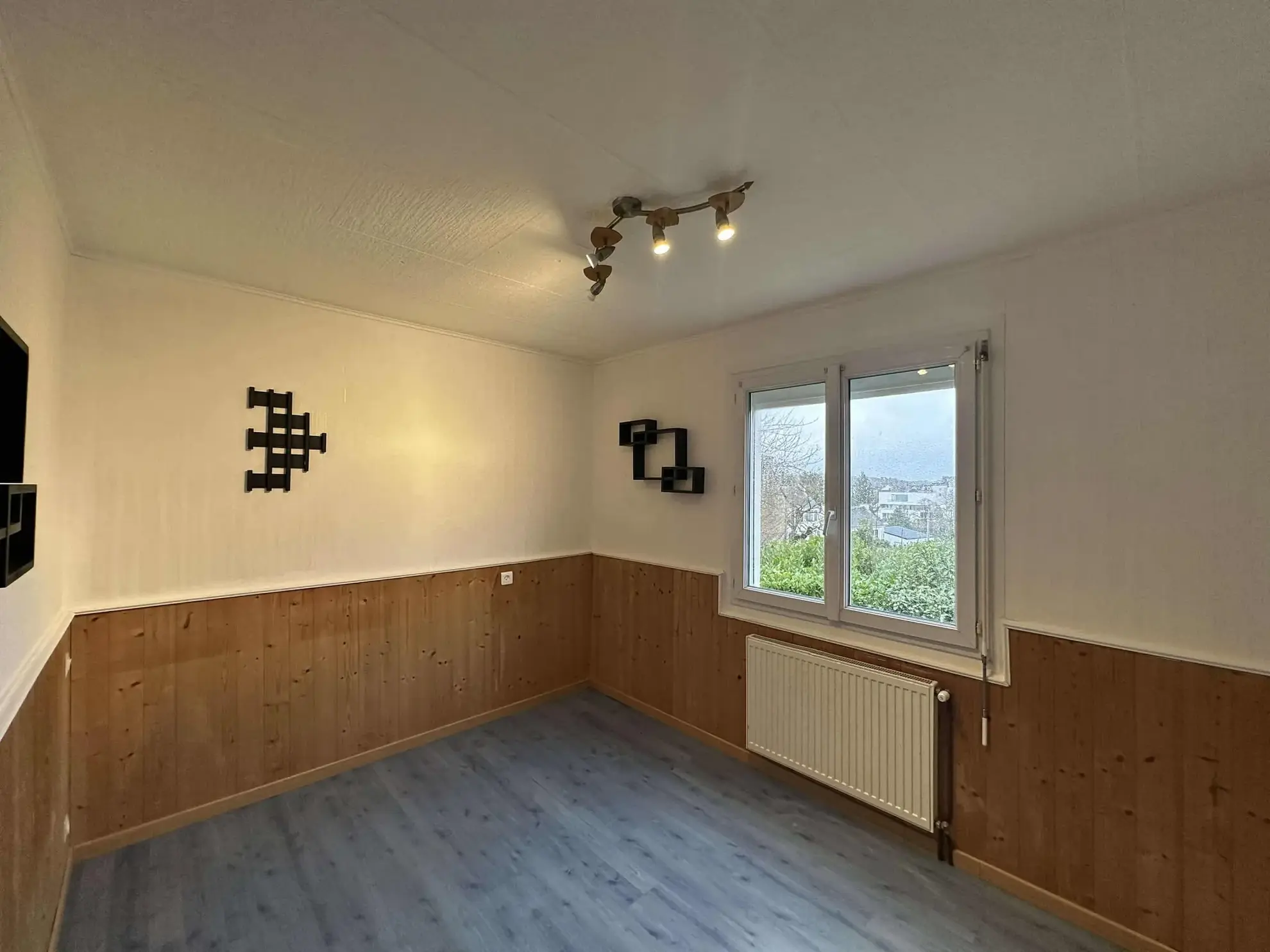 Maison à Baud avec 4 chambres, terrasse EST et sous-sol complet 