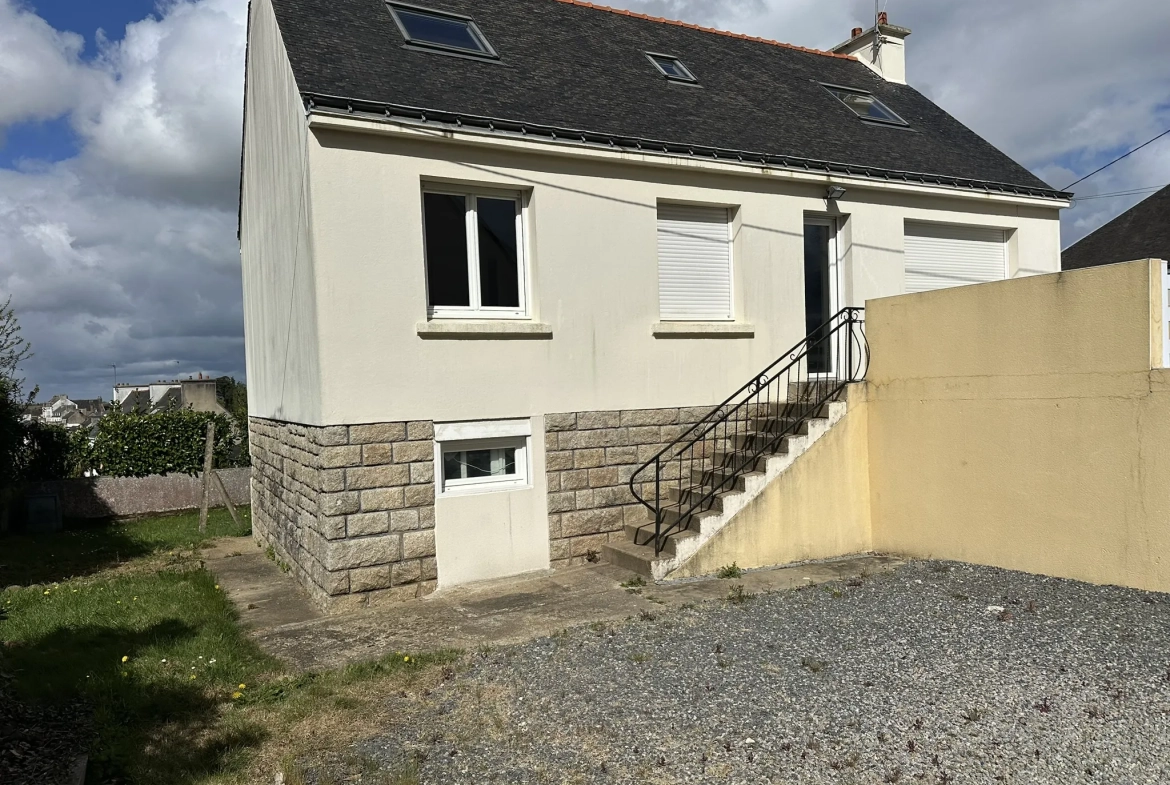 Maison à Baud avec 4 chambres, terrasse EST et sous-sol complet 