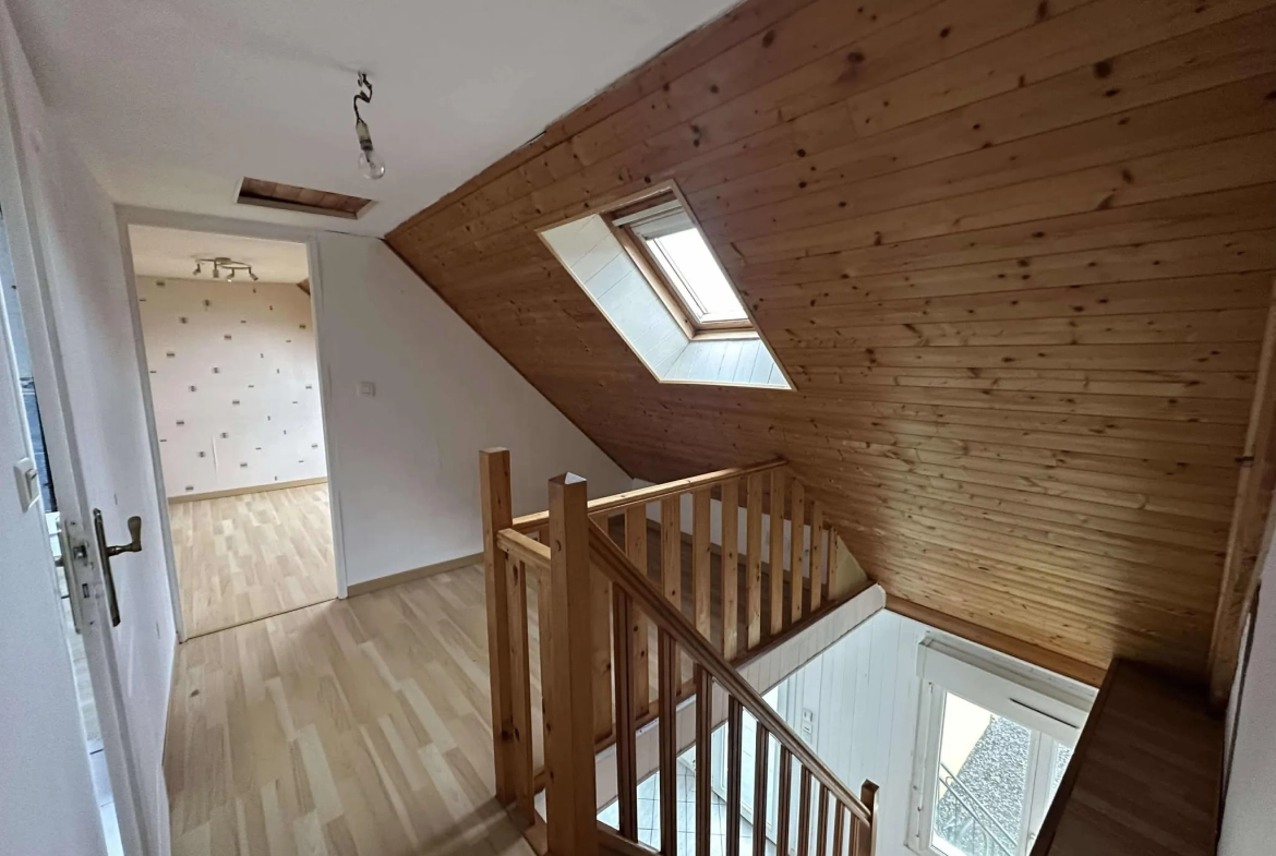 Maison à Baud avec 4 chambres, terrasse EST et sous-sol complet 
