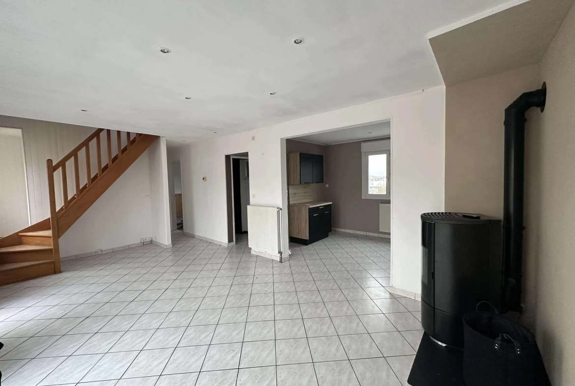 Maison à Baud avec 4 chambres, terrasse EST et sous-sol complet 