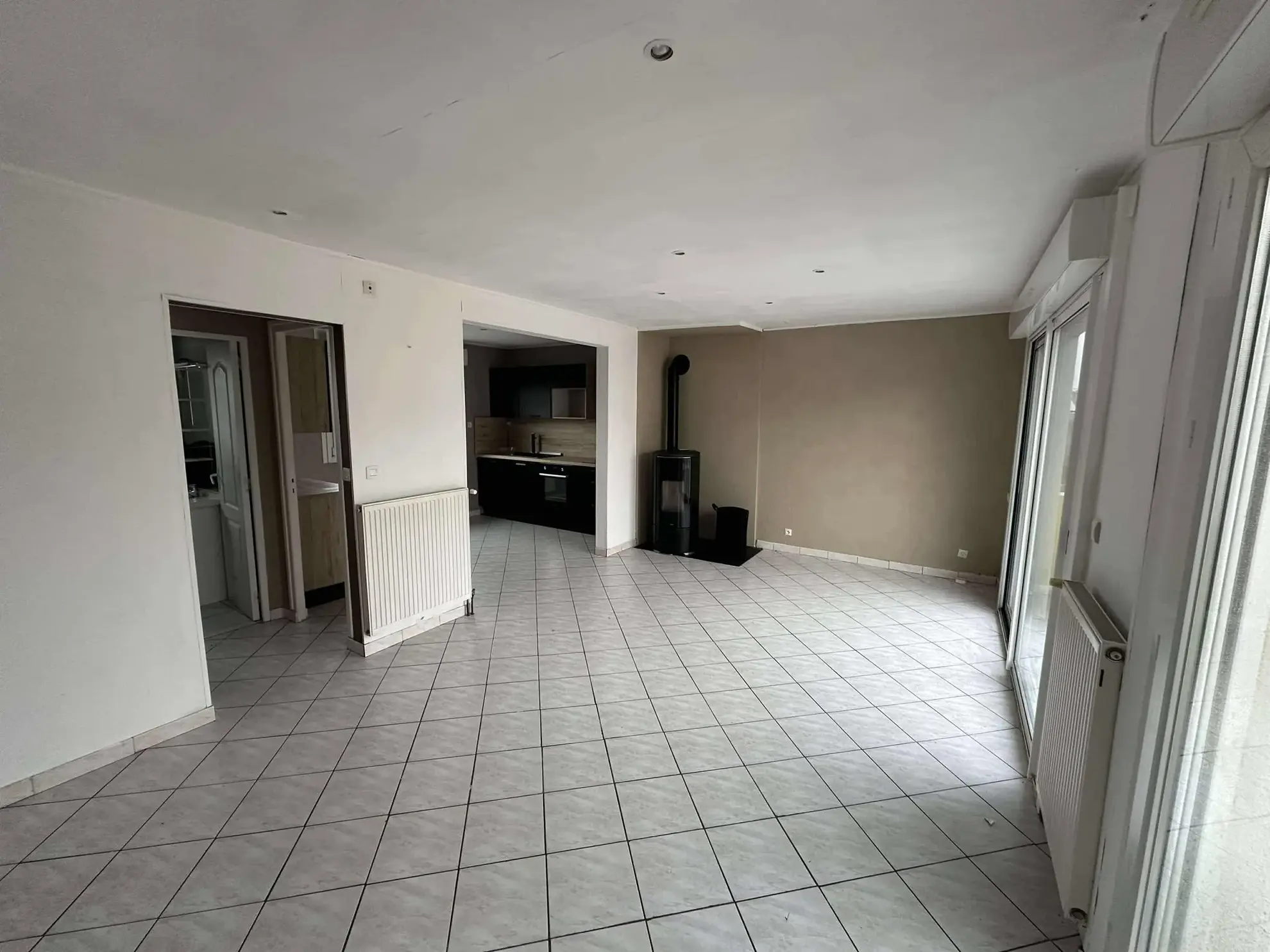 Maison à Baud avec 4 chambres, terrasse EST et sous-sol complet 