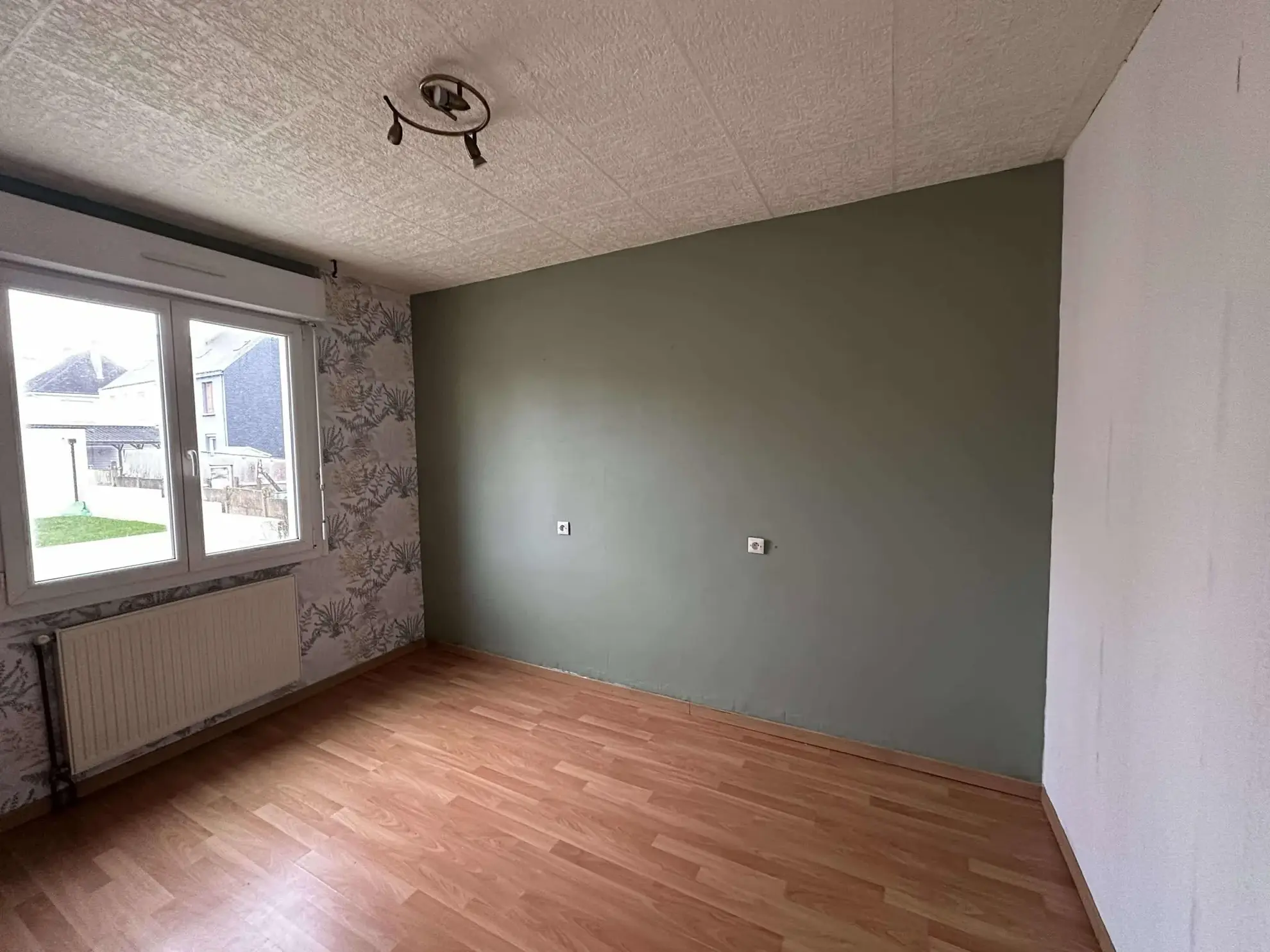 Maison à Baud avec 4 chambres, terrasse EST et sous-sol complet 